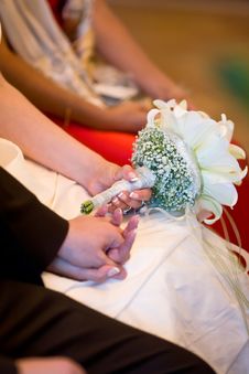 Hands While Wedding Ceremony Royalty Free Stock Photos