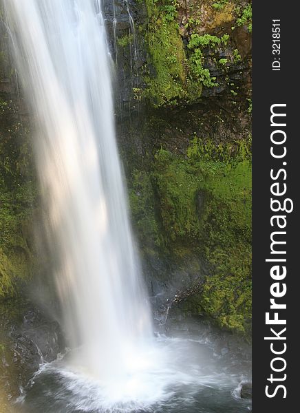 Single waterfall in Washington State.