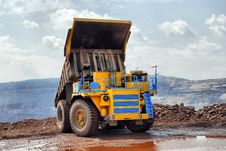 Unloading Truck Royalty Free Stock Images Unloading Truck Royalty Free Stock Images