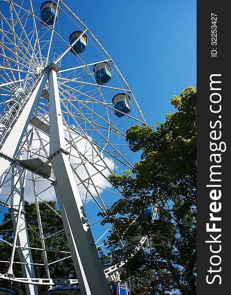 Ferris wheel attraction in the city park