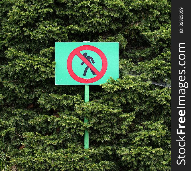 The ban on the lawn with the prohibitive sign Do not walk