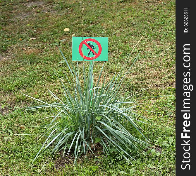 The ban on the lawn with the prohibitive sign. The ban on the lawn with the prohibitive sign