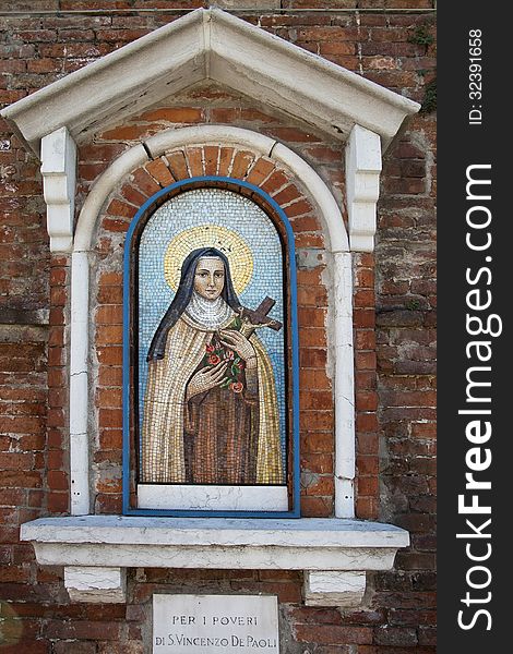 Statue of the holy mother in Venice