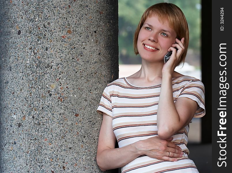Girl speak cell phoner outdoors
