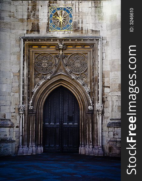 Historic gate in Cambridge University, forgotten the explicite location