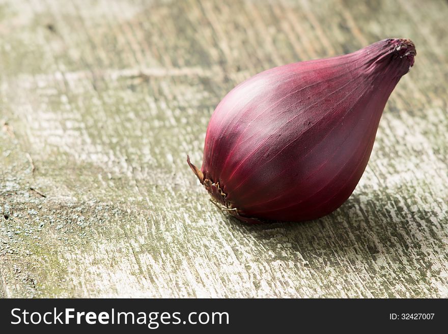 Red Onion at  Wood Board