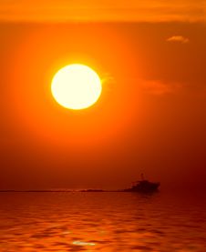 Sunset And Boat In The Sea Royalty Free Stock Photography Sunset And Boat In The Sea Royalty Free Stock Photography