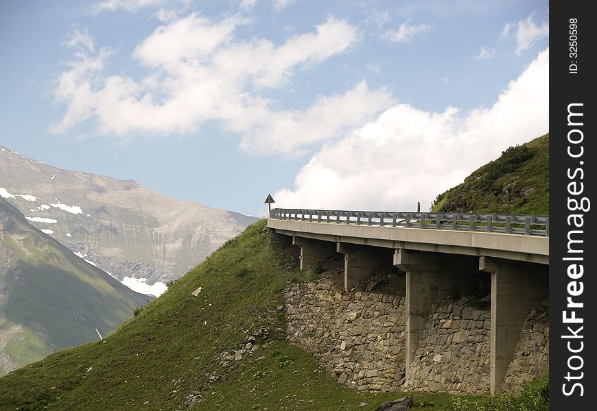 Beautiful but danger mountains route in austrian alps - Grossglocknerstrasse