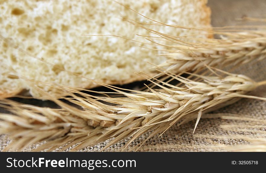 Bread and wheat ears (details)