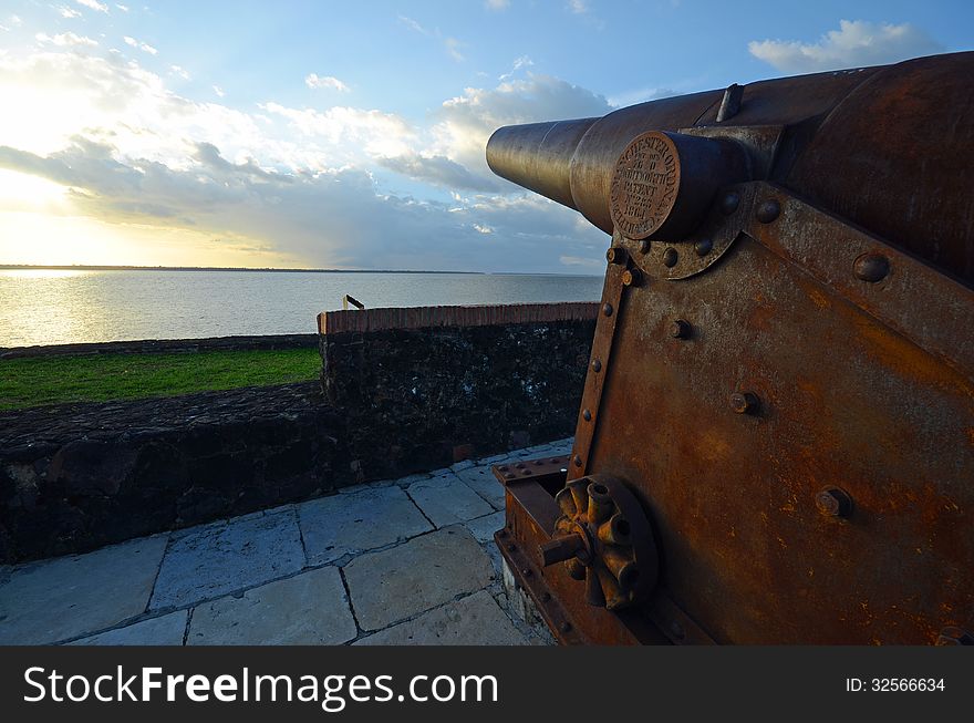 Old fort s cannon