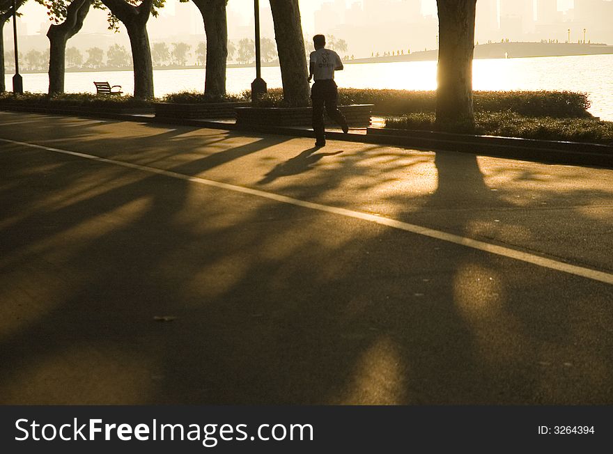 South-way of Weslake is a good spot for touring.People take exercise always like here.