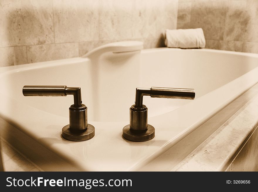 Simple White Bathtub in Modern Home Bathroom