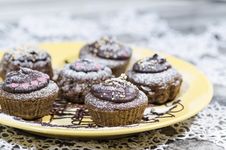 Diet Chocolate Cupcakes On Yellow Plate Royalty Free Stock Photos Diet Chocolate Cupcakes On Yellow Plate Royalty Free Stock Photos