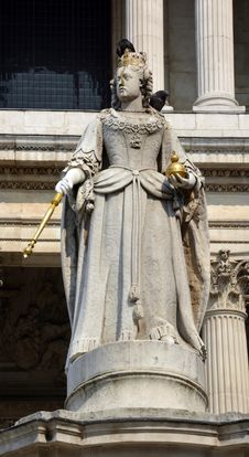 Statue Of Queen Anne Outside St. Paul S Cathedral, London. Royalty Free Stock Images