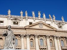 St Peter & The Facade Of The Basilica Royalty Free Stock Photos
