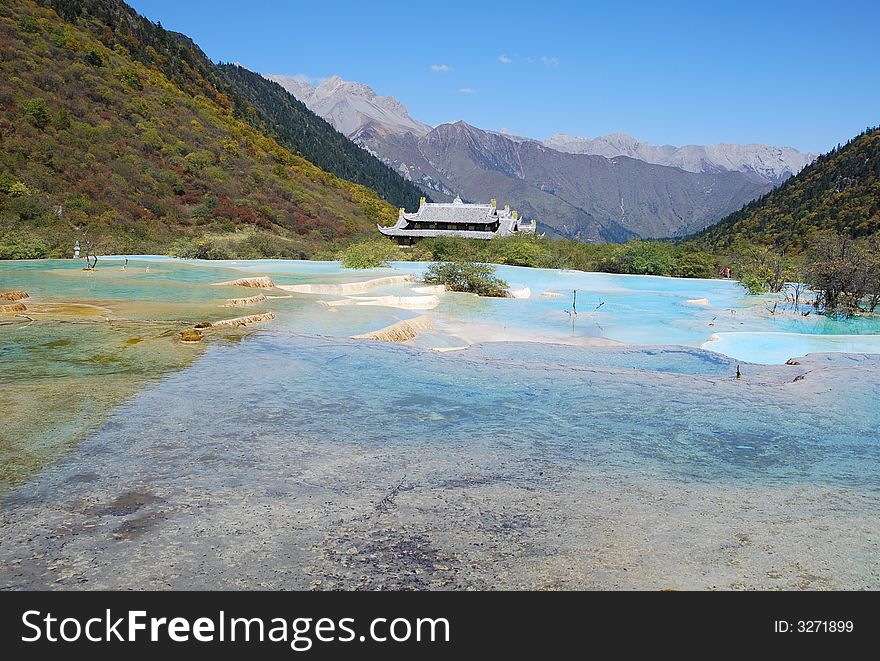 Those mountains are in the sichuan of china. It's name is huanglong.