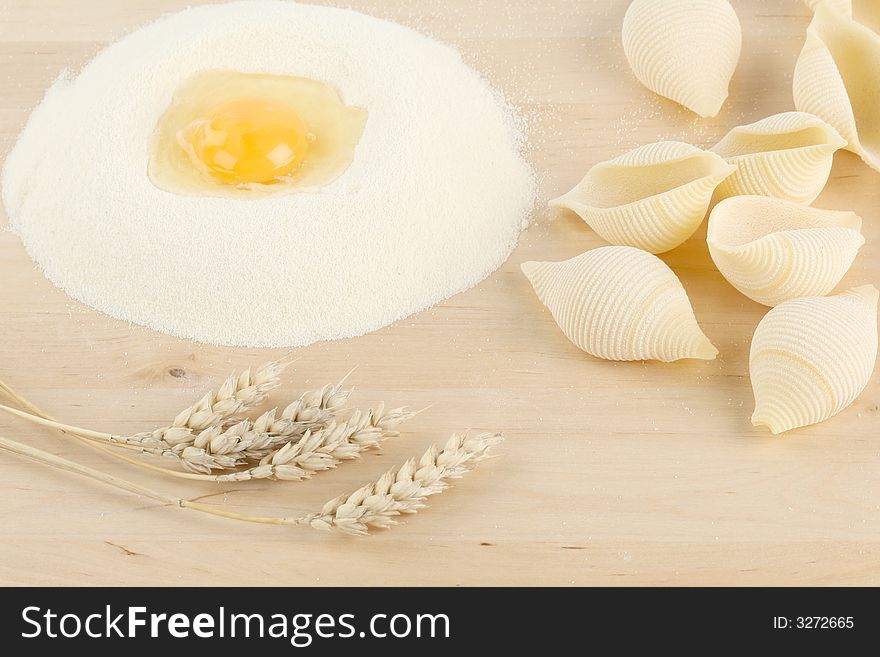 Italian traditional pasta made with flour and eggs.