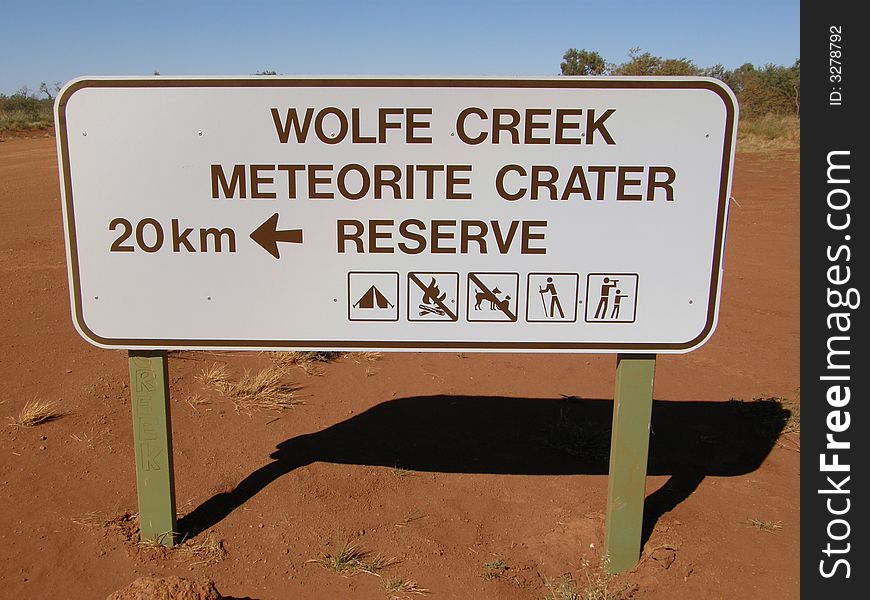 Wolfe creek meteorite crater, road sign