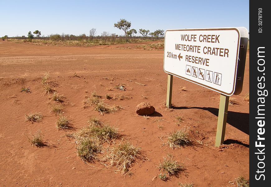 Wolfe creek meteorite crater, road sign