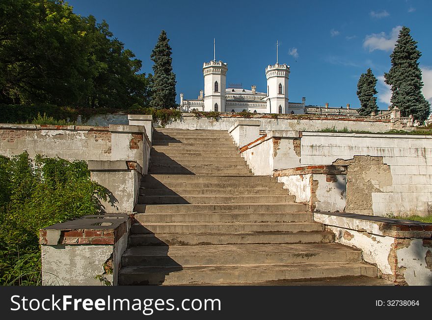 Sharovsky park - an architectural complex, founded in the early XIX century landowner Ol'hovski. At the end of the XIX century, a wealthy sugar purchased by Leopold Koenig.