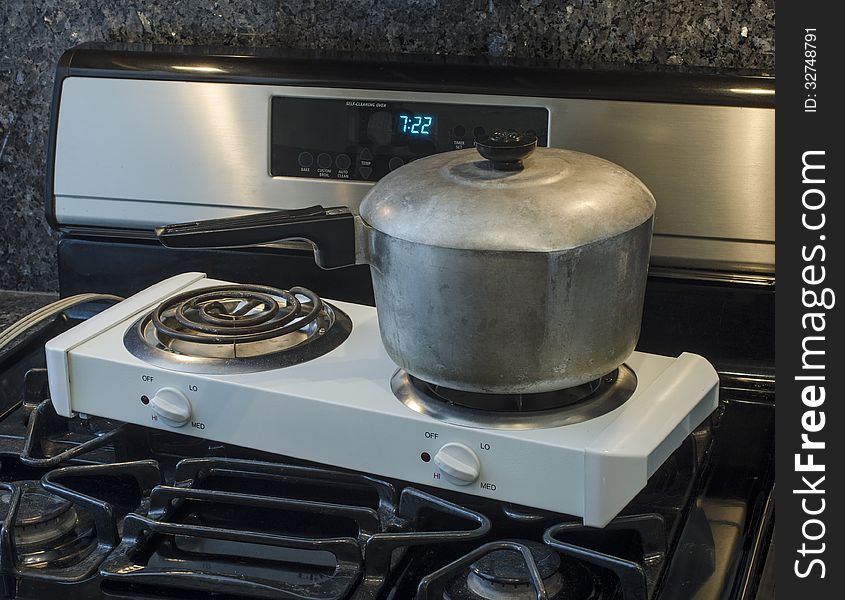 Electric hot plate on top of gas range experiencing utility outage