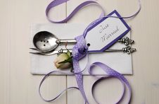 Purple And White Shabby Chic Wedding Table Setting Royalty Free Stock Images Purple And White Shabby Chic Wedding Table Setting Royalty Free Stock Images