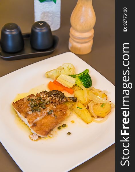 Fried fish with vegetables and potatoes