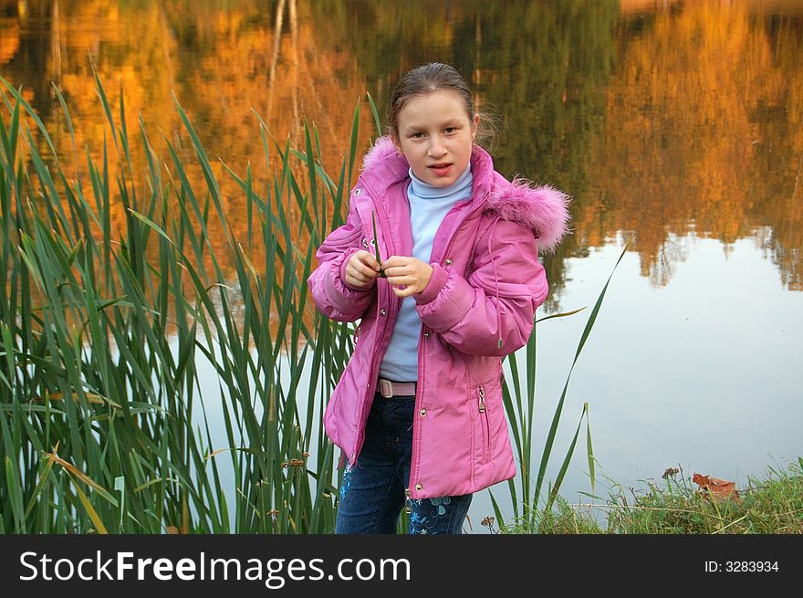 The girl and autumn leafs