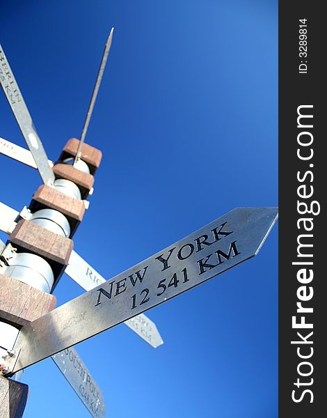 Directional sign pointing towards New York. Directional sign pointing towards New York