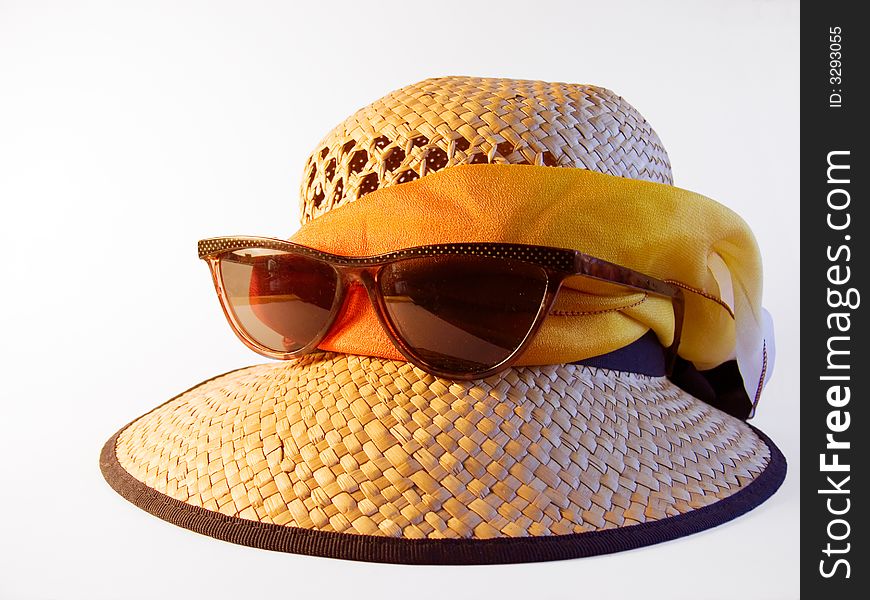Straw hat and sunglasses; working path. Straw hat and sunglasses; working path.