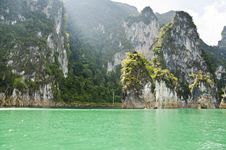 Beautiful High Mountains And Green River &x28; Guilin Of Thailand &x29; Royalty Free Stock Images Beautiful High Mountains And Green River &x28; Guilin Of Thailand &x29; Royalty Free Stock Images