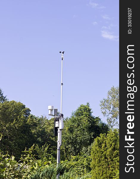 The meteorological station costs in the wood and watches weather