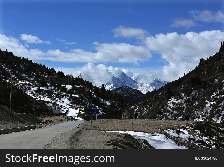 However lake scenery in Tibet