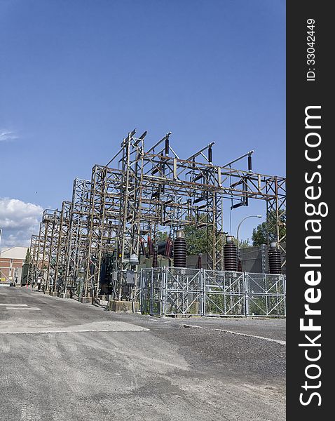 Electric power plant and power distribution center