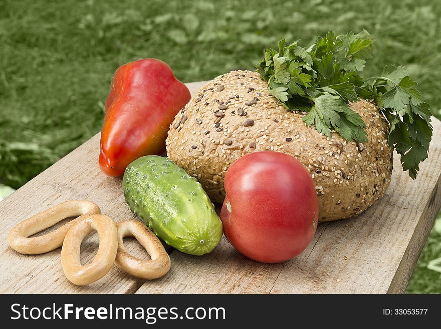 Bread tomato pepper drying bagels seeds sesame salad parsley green buffet wooden board grass beige red yellow orange agriculture. Bread tomato pepper drying bagels seeds sesame salad parsley green buffet wooden board grass beige red yellow orange agriculture