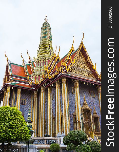 In the middle of the upper terrace of the Grand Palace in Bangkok rises the tower of the Royal Pantheon high into the sky.