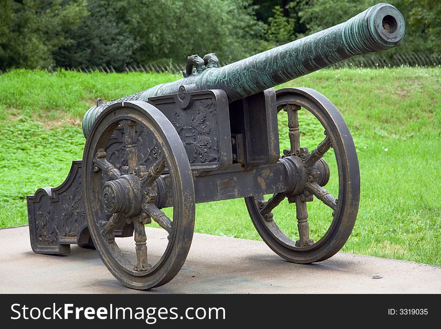 Old Russian gun, 17th century