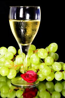 Wine Glass And Green Grapes Royalty Free Stock Image Wine Glass And Green Grapes Royalty Free Stock Image