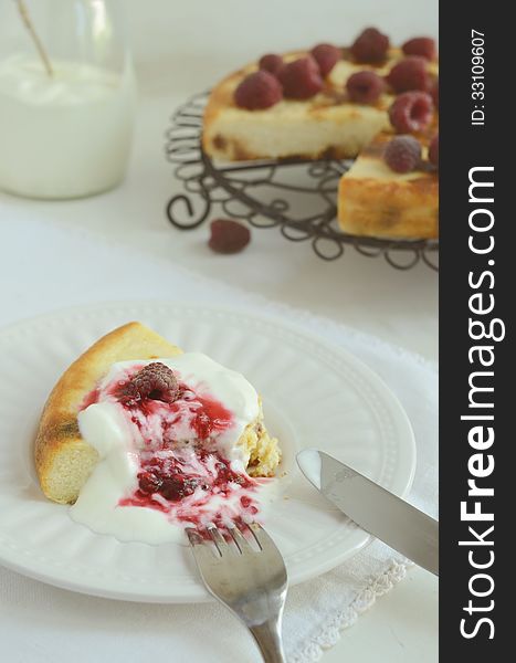 Cottage cheese baked pudding with raspberry topping