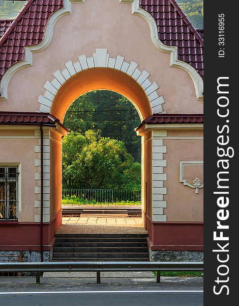 Arched entrance to the railway station platform