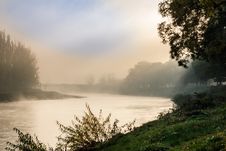 Fog In Autumn On The River Royalty Free Stock Images Fog In Autumn On The River Royalty Free Stock Images