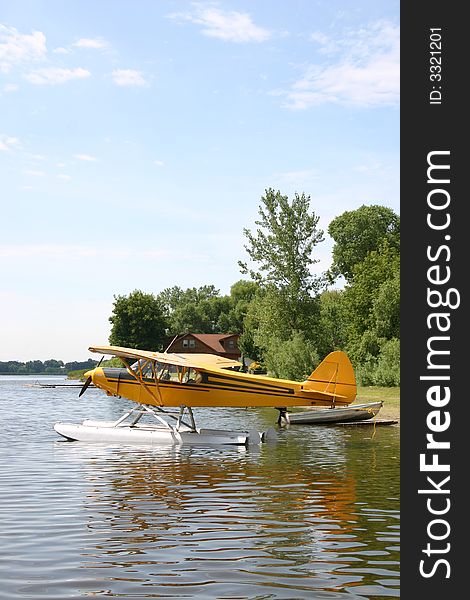 A floatplane sits on the lake waiting to take off