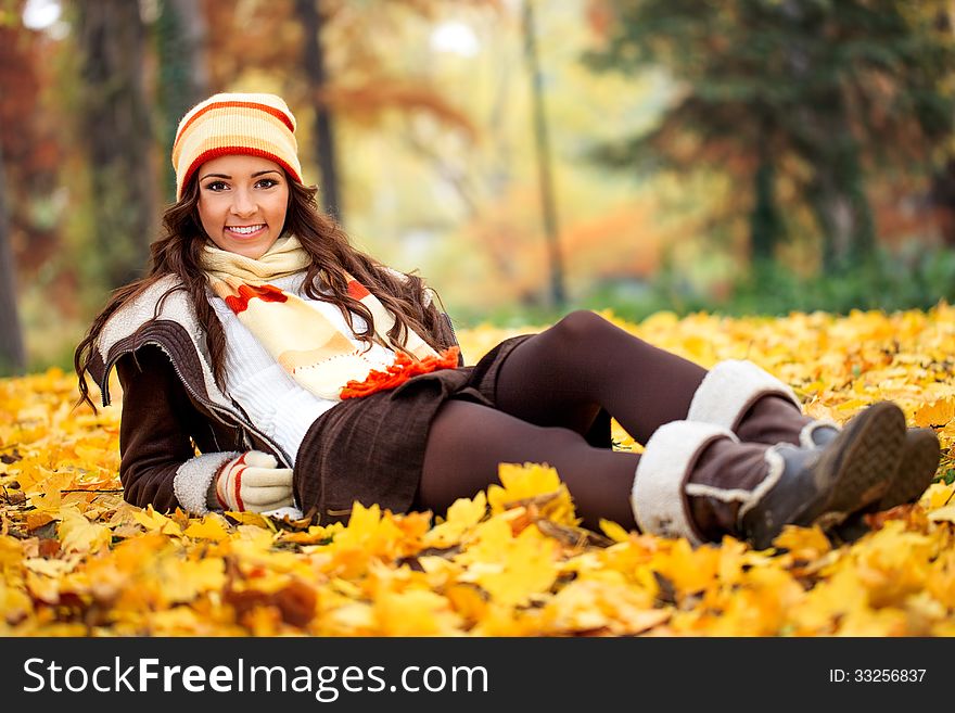 Girl Lying  Autumn Park