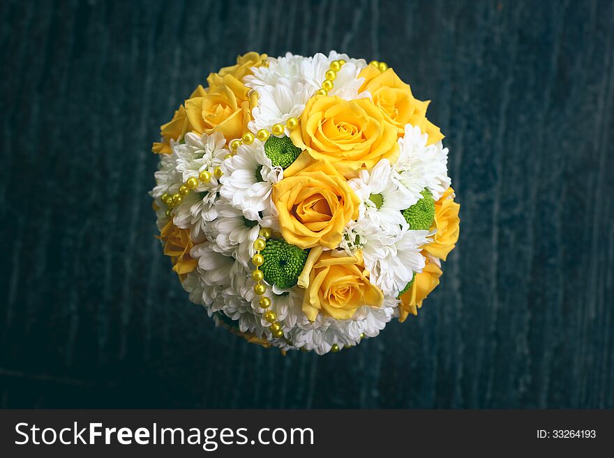 Photo of bouquet of yellow and white flowers in wedding. Photo of bouquet of yellow and white flowers in wedding