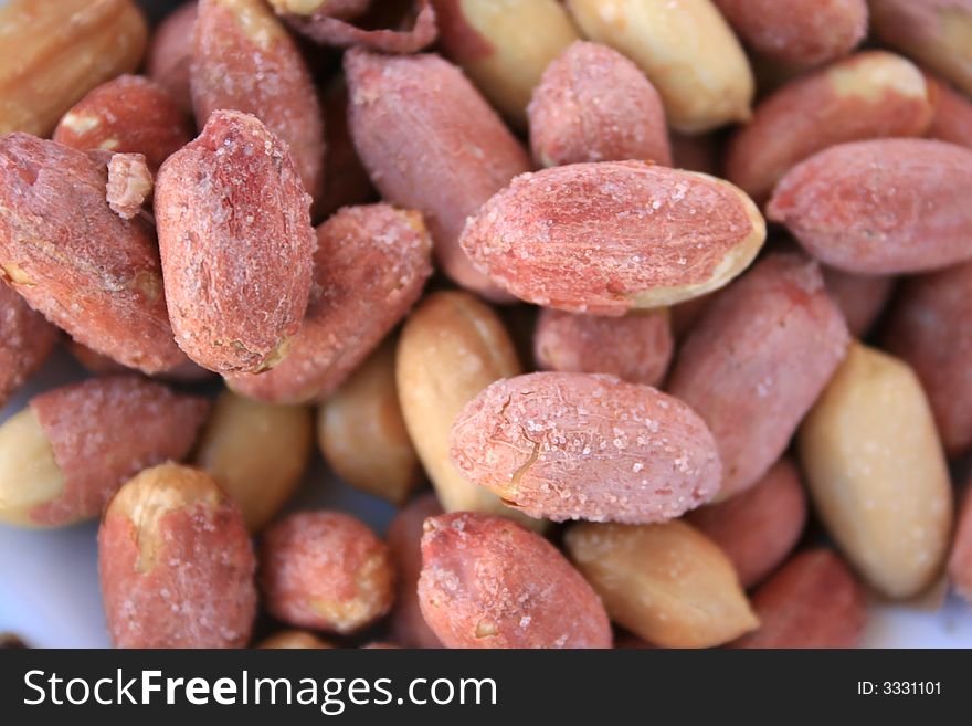 Tasty and salted peanuts as a nice snack.