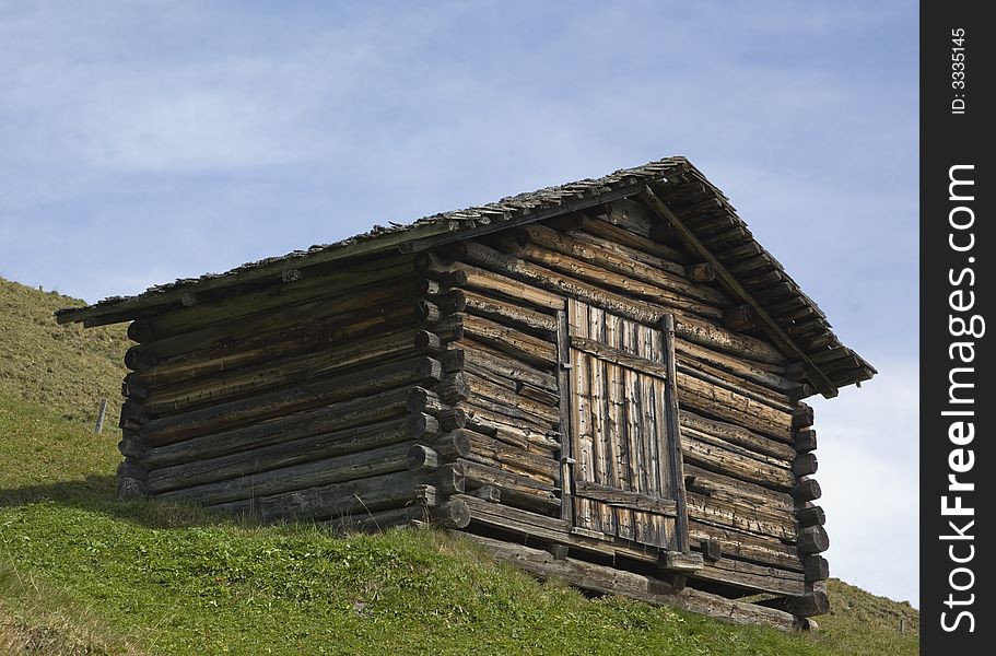Holzhaus in den Schweizer Bergen. Holzhaus in den Schweizer Bergen
