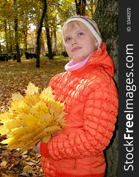 Younng girl with leafs in the hands