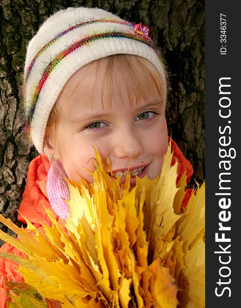 Younng girl with leafs in the hands