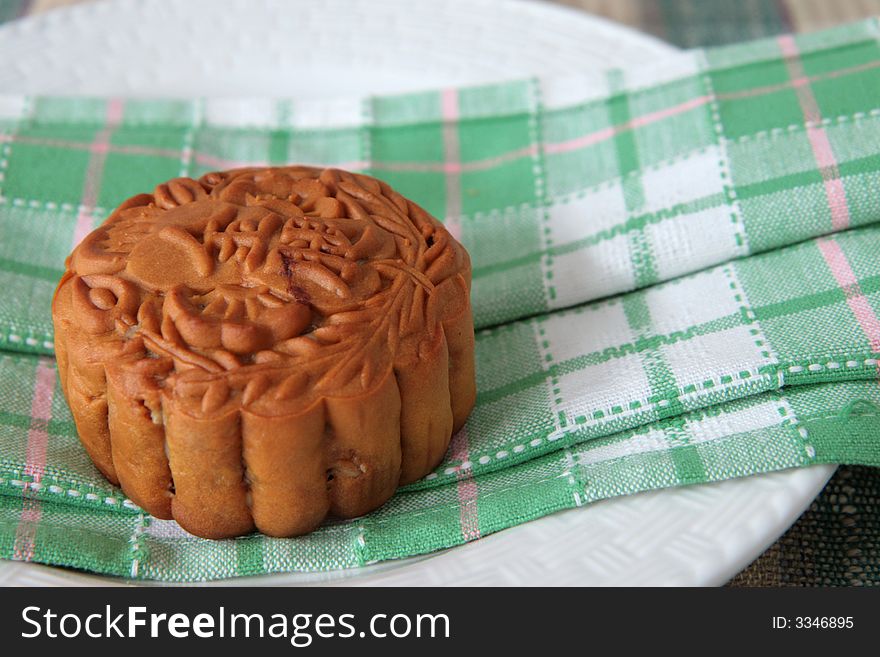 Chinese mooncake with character denoting its content of lotus paste and melon seeds