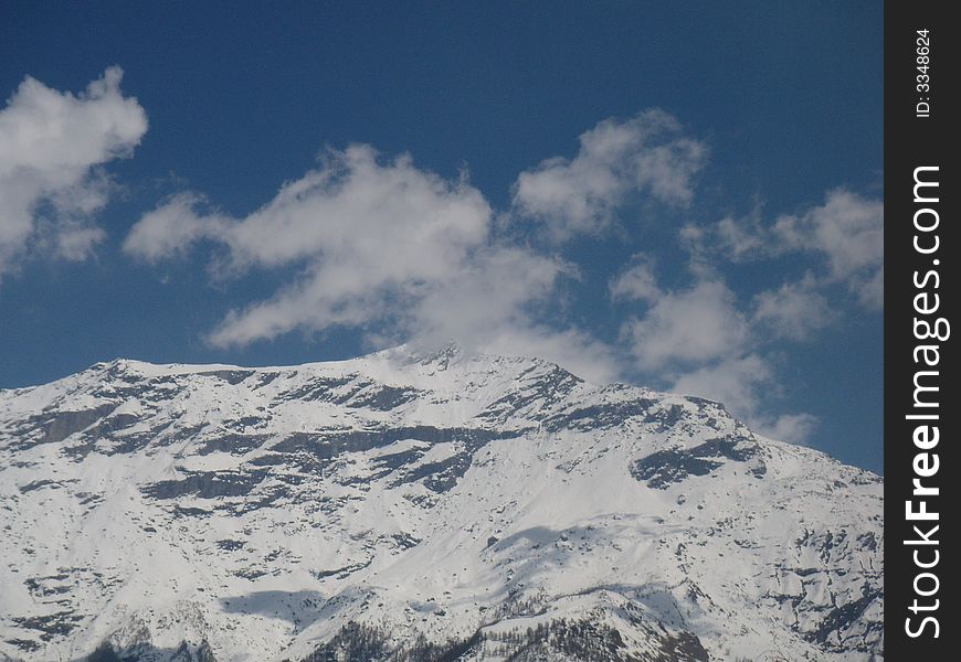 The monuntain snow alpes